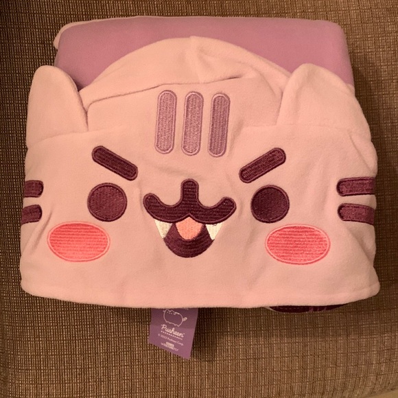 Pusheen Vampurr hooded cape from Halloween Pusheen Box 2022 NWT - Picture 4 of 5
